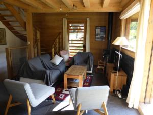 a living room with a couch and a table at Chalet Champelet - Chalets pour 8 Personnes 33 in Les Contamines-Montjoie