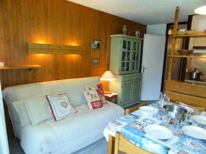 a living room with a couch and a table at Résidence Le Brulaz - Studio pour 5 Personnes 50 in Les Contamines-Montjoie