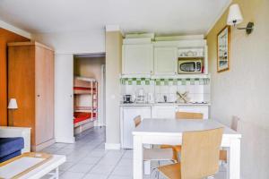 Kuchyňa alebo kuchynka v ubytovaní Résidence Les Embruns - maeva Home - Studio 4 personnes - Confort MAE-0126