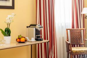 Kemudahan buat kopi dan teh di Kipling Manotel
