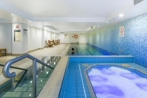 a swimming pool with a jacuzzi in a building at Hotel styling entire one bedroom in Sydney