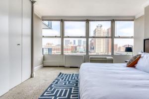 a bedroom with a bed and a large window at CozySuites 800 Tower 1BR w sky pool, gym! 12 in Louisville