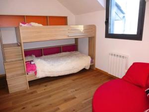Tempat tidur susun dalam kamar di Résidence Val Des Thermes - 5 Pièces pour 8 Personnes 334