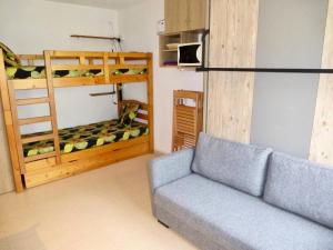 a living room with a couch and a bunk bed at Résidence Neouvielle - Beau studio dans le centre de Barèges MAE-8484 in Barèges