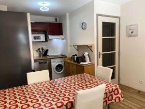 a small kitchen with a table and chairs in a room at Résidence Bois De Marie - 2 Pièces pour 5 Personnes 724 in Barèges