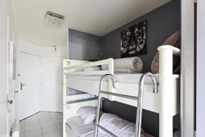 a bunk room with two bunk beds in it at Studio 3/4 personnes vue mer - maeva Home - Studio 4 personnes vue mer - Prestige - super Home MAE-2696 in Pornichet