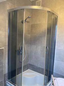 Kúpeľňa v ubytovaní Na Fali Apartament w Karwi