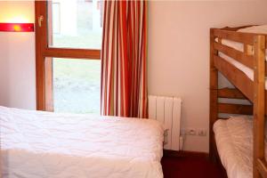 Postel nebo postele na pokoji v ubytování Chalet La Combe D Or - Chalet mitoyen 6 personnes en résidence de standing MAE-3964