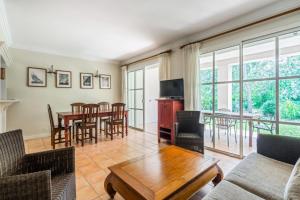 Zdjęcie z galerii obiektu Les Villas aux Restanques du Golfe de St Tropez - maeva Home - Villa 3 pièces avec terrasse vue jardin 6 personnes - Sélection MAE-5153 w mieście Grimaud