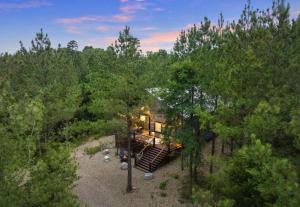 an overhead view of a house in the woods at BRAND NEW!! Hochatown, Honey! Fire pit, hot tub, luxurious shower! in Broken Bow