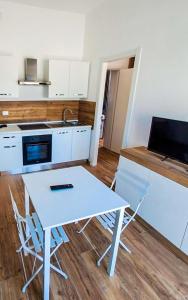 Kuchyň nebo kuchyňský kout v ubytování Appartamenti Calliope