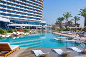Sundlaugin á Waldorf Astoria Doha Lusail eða í nágrenninu