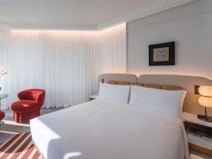 Katil atau katil-katil dalam bilik di Mondrian Hong Kong