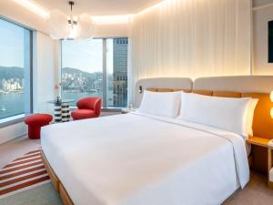 Katil atau katil-katil dalam bilik di Mondrian Hong Kong