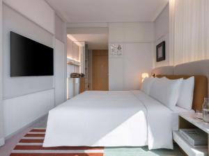 Katil atau katil-katil dalam bilik di Mondrian Hong Kong