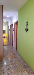 Fotografie z fotogalerie ubytování Apartamento BEIRA MAR VISTA TOTAL - SENSAÇÃO DE CASA TÉRREA A BEIRA MAR - COZINHA EQUIPADA -AIR FRYER -ÁREA DE CHURRASCO PRIVATIVA- TVS SMART- DISNEY PLUS E OUTROS-PRAIA IDEAL PARA CRIANÇAS-PET FRIENDLY-KIT PRAIA 4 PESSOAS v destinaci Guarapari + 123 fotografií