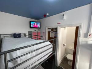 Postel nebo postele na pokoji v ubytování Backpackers Blackpool - Family Friendly Hotel