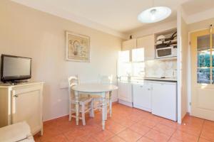Kuchnia lub aneks kuchenny w obiekcie Les Issambres Corniche - maeva Home - Appartement 2 pièces 5 personnes Confort MAE-1353