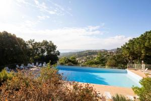 Bazén v ubytovaní Les Issambres Bellevue - maeva Home - Appartement 2 pièces 6 personnes Confort MAE-1365 alebo v jeho blízkosti
