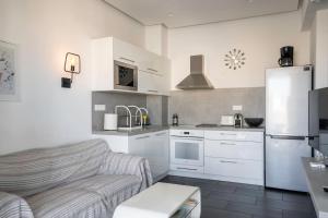 Kjøkken eller kjøkkenkrok på Penthouse with views close to Monastiraki metro