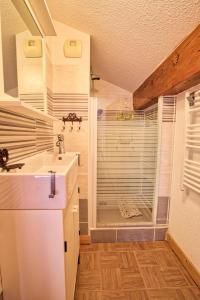 a small bathroom with a sink and a shower at Les Chalets Des Evettes - 3 Pièces pour 6 Personnes 64 in Notre-Dame-de-Bellecombe