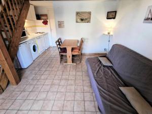Dapur atau dapur kecil di Résidence Maisons De La Plage - Villa deux pièces mezzanine avec terrasse pour 7 personnes à Port Leucate. Réf: 1MPL_162 MAE-6144