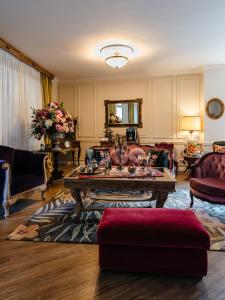 Χώρος καθιστικού στο Ateneea Luxury Rooms
