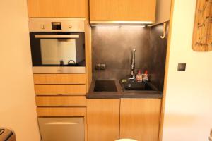 a small kitchen with a sink and a microwave at Résidence Amethyste - 2 Pièces pour 4 Personnes 334 in Saint-Gervais-les-Bains