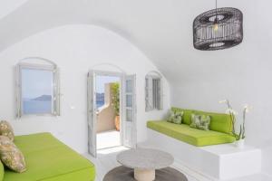 Χώρος καθιστικού στο Stunning Santorini Villa 1 Bedroom Villa Supreme Private Heated Plunge
