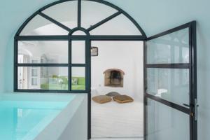 Πισίνα στο ή κοντά στο Stunning Santorini Villa 1 Bedroom Villa Supreme Private Heated Plunge +20 φωτογραφίες