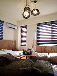 Postel nebo postele na pokoji v ubytování Meow G Cafe Hostel