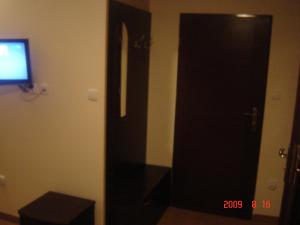 a black door in a room with a television at Pokoje Gościnne Wejherowo in Wejherowo
