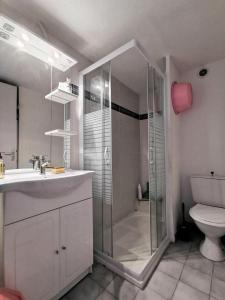 Phòng tắm tại Résidence Les Yoles - Maisons & Villas pour 4 Personnes 754