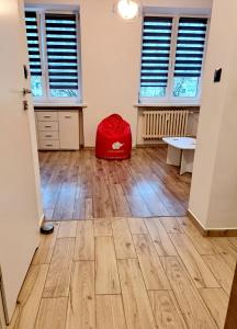 a room with a red bag sitting on a hard wood floor at Gdynia Batory in Gdynia
