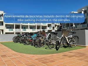 Jízda na kole v ubytování Caramel Cookie con Piscina, Doble terraza, Parking y WIFI nebo okolí