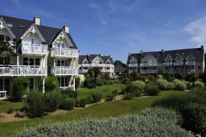 a large house with a garden in front of it at Résidence Cap Azur - maeva Home - Appartement 3 Pièces 7 Personnes - Sélection MAE-5087 in Fouesnant