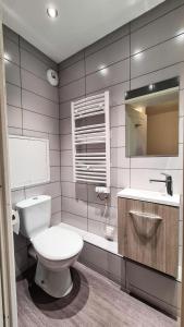 Phòng tắm tại Résidence Les Terrasses De Veret - Appartement lumineux · Au pied des pistes · Piscine · Spa MAE-5444