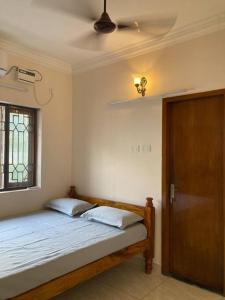 Una cama o camas en una habitación de Good stay serviced apartments eldams road