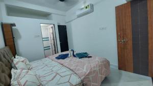 Voodi või voodid majutusasutuse UNiTY MADHAV HOMESTAY toas