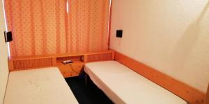 Tempat tidur dalam kamar di Résidence Nova - 2 Pièces pour 6 Personnes 214