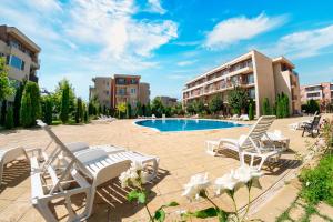 The swimming pool at or close to Nessebar and Holiday Fort Apartments