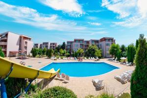 The swimming pool at or close to Nessebar and Holiday Fort Apartments