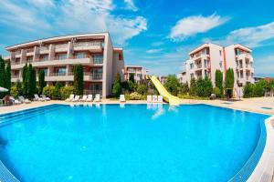 The swimming pool at or close to Nessebar and Holiday Fort Apartments