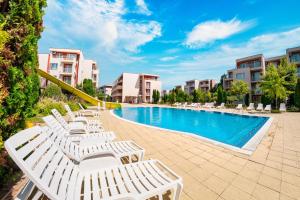 The swimming pool at or close to Nessebar and Holiday Fort Apartments
