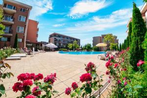 The swimming pool at or close to Nessebar and Holiday Fort Apartments Még 37 kép