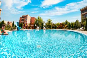 The swimming pool at or close to Nessebar and Holiday Fort Apartments