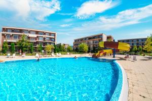 The swimming pool at or close to Nessebar and Holiday Fort Apartments