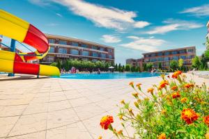 The swimming pool at or close to Nessebar and Holiday Fort Apartments