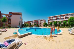 The swimming pool at or close to Nessebar and Holiday Fort Apartments