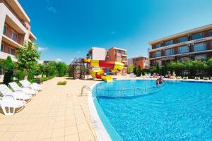 The swimming pool at or close to Nessebar and Holiday Fort Apartments